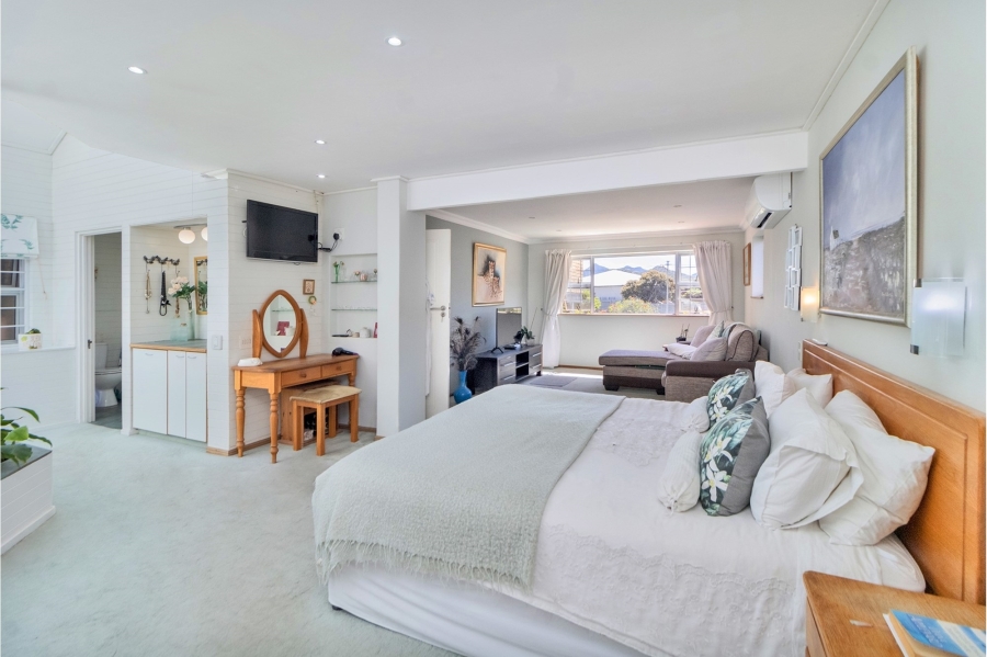 4 Bedroom Property for Sale in Fish Hoek Western Cape